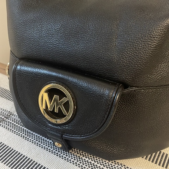 Michael Kors Fulton Hobo Black Leather Shoulder Bag - Picture 2 of 12